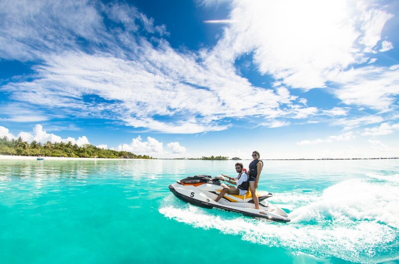att göra på maldiverna - jetski
