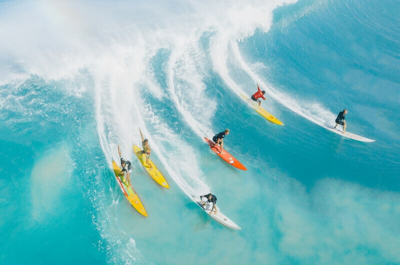 surfing maldiverna vågor